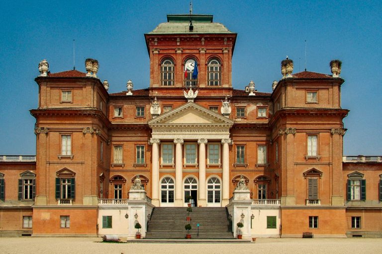 Reggia Reale di Racconigi - CC BY-SA 2.5, https://commons.wikimedia.org/w/index.php?curid=745100