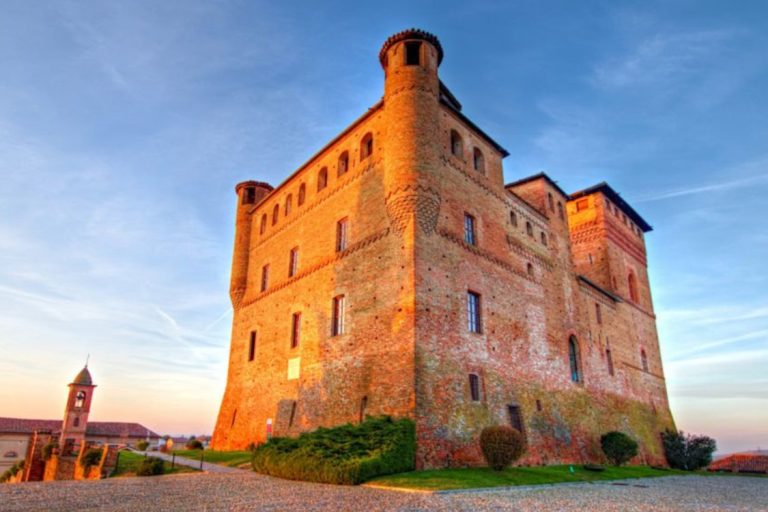 Castello di Grinzane Cavour - https://vinsieme.it/blog/castello-di-grinzane-cavour